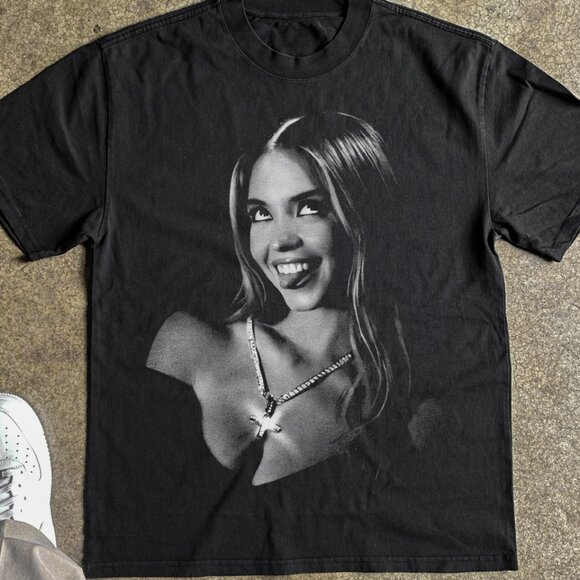 SYDNEY SWEENEY HEAVYWEIGHT BLACK T-SHIRT - Picture 3 of 3